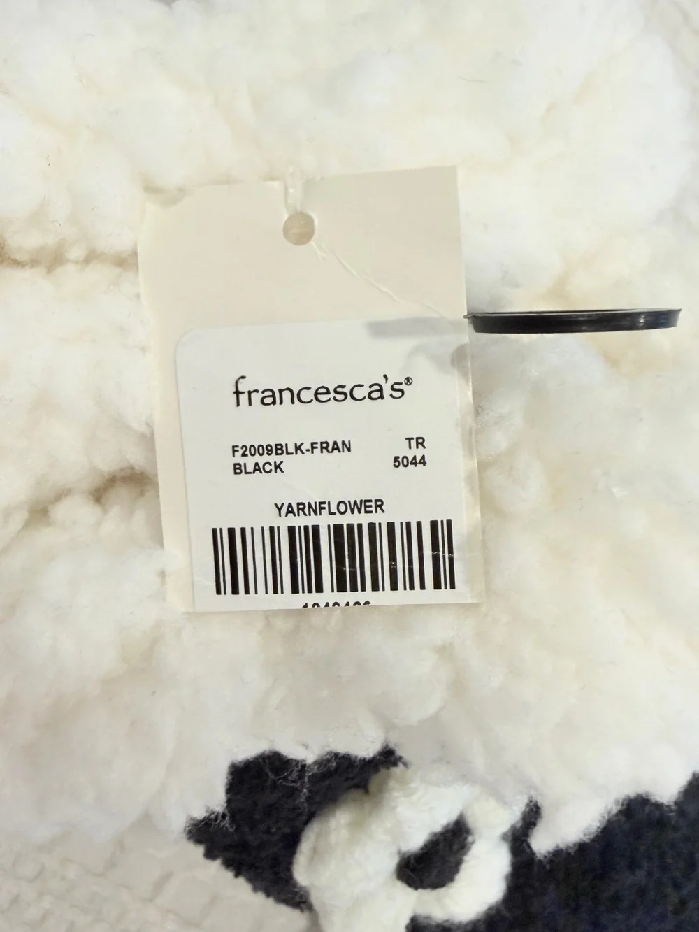NWT! Francesca’s Women’s Fuzzy Socks with Yarn Flowers and Grips One Size